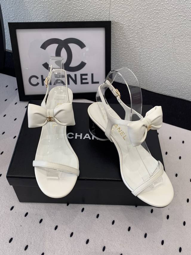 Chanel新款早春凉鞋 高版本出货 各大社交平台热门晒图 质感上脚是非常柔软舒服的 原版进口羊皮 混种羊皮垫脚 意大利真皮大底 Size：35-39 40 4