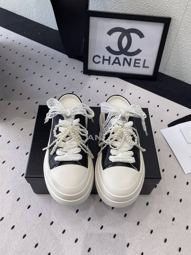 Chanel新款蝴蝶结半拖鞋 高版本出货 网红明星炸街款 平平无奇搭上蝴蝶结眼前一亮 进口牛皮鞋面 羊皮内里垫脚 原版开模大底 Size:35-39 40 41