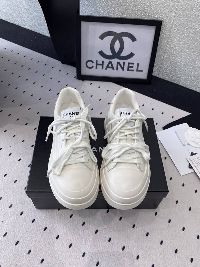 Chanel新款蝴蝶结休闲鞋 高版本出货 网红明星炸街款 平平无奇搭上蝴蝶结眼前一亮 进口牛皮鞋面 羊皮内里垫脚 原版开模大底 Size:35-39 40 41
