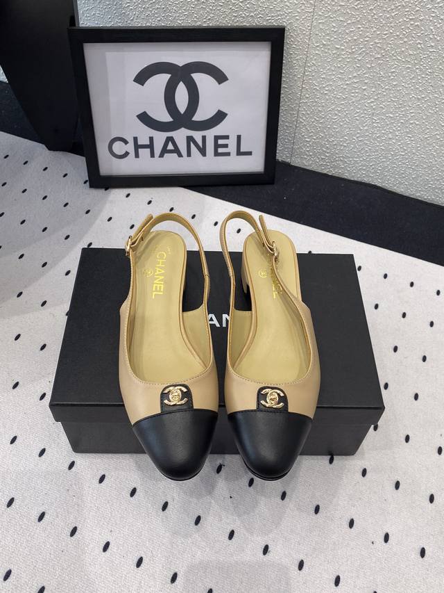 Chanel新款早春凉鞋 高版本出货 永不褪去的经典元素 与众不同穿搭风格 夏季必入款 进口羊皮鞋面 羊皮内里垫脚 意大利真皮大底 Size: 35-39 40