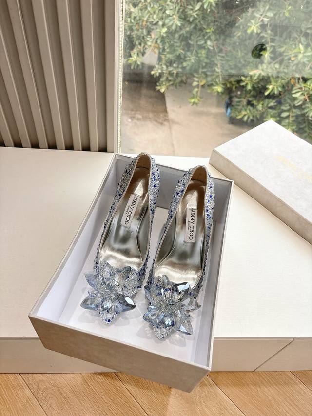 G277所见即所得Jimmycho*吉米周25S早春爆品 顶版 尖头高跟鞋婚鞋 这也太仙了叭，像艺术品一样美到窒息的很生动形象，很温柔很仙女，仿佛能闻到花的香气