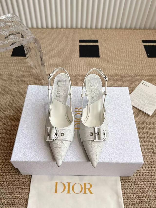 Dior.迪奥尖头慕勒拖女拖鞋 迪奥早春，明星同宽Cd字母Logo高跟凉鞋 市面顶级高端版本 材质：鞋面采用进口混种羊皮+水染羊皮内里 垫脚意大利真皮大底 跟高