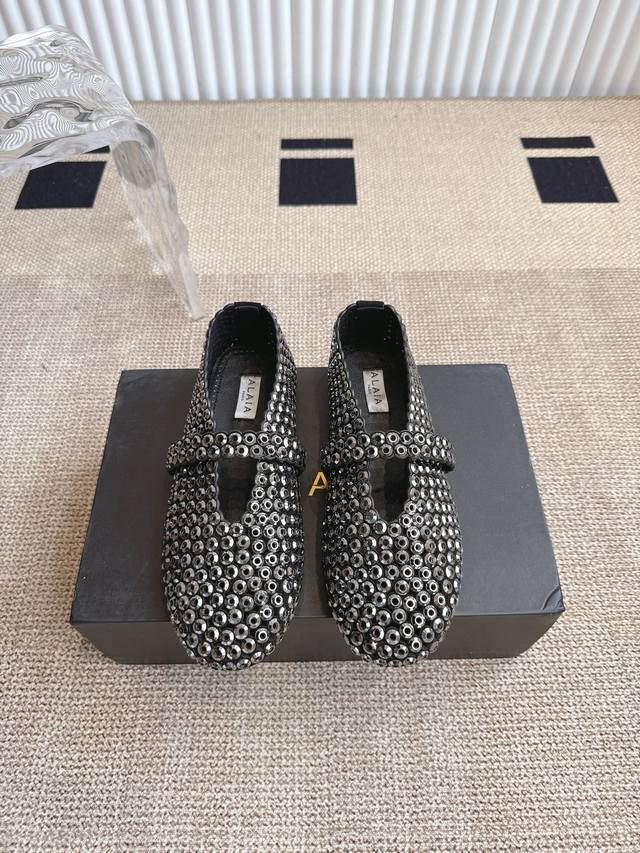 Alaia 25Ss 春夏 芭蕾舞鞋 法国高端一线高定品牌Azzedinealaia：时尚界最后的手艺人 只忠于展现女性身体曲线的裁剪之王 始创于1979年的品