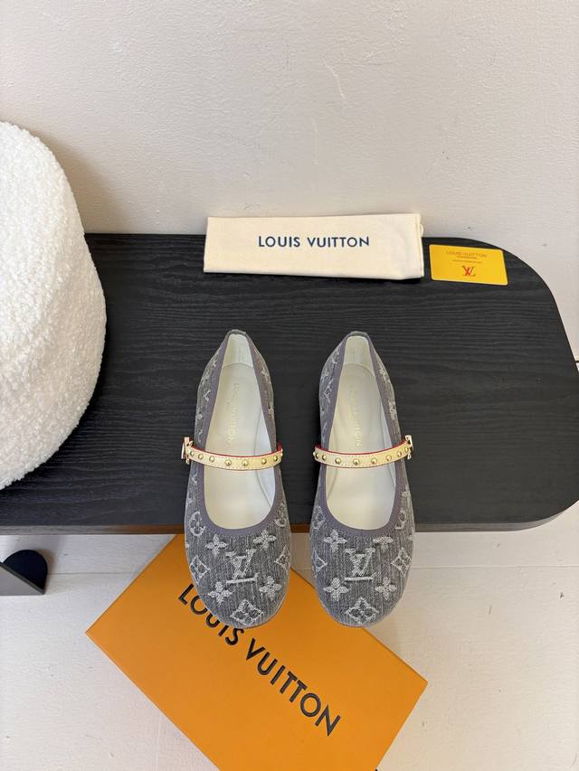 Louis Vuitton Lv Swing 高跟鞋最火最新金属跟玛丽珍后空粗跟凉鞋字母标高跟单鞋 原版开模V型金属跟！ 鞋面：小牛皮 牛漆皮 内里垫脚：羊皮