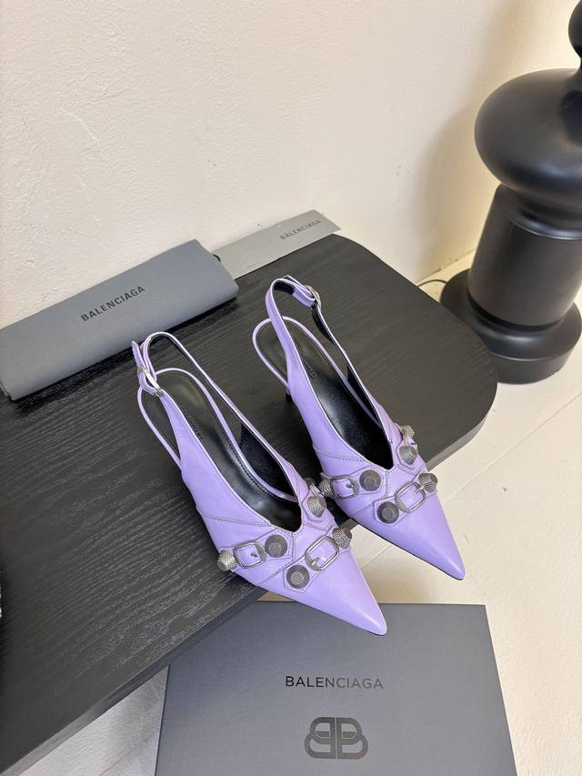 Balenciaga* 2025春夏新款朋克风高跟凉鞋尖头小高跟时髦有型，十足的潮流范儿对版高订牛皮面料，羊皮内里，意大利进口真皮大底，跟高：8.5Cm，尺码：