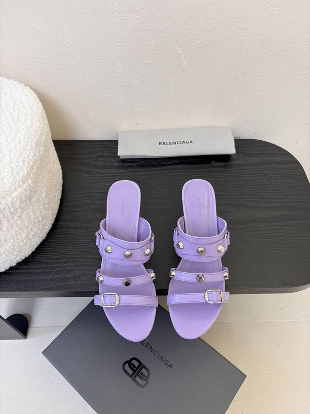 Balenciaga* 2025春夏新款朋克风高跟凉鞋尖头小高跟时髦有型，十足的潮流范儿对版高订牛皮面料，羊皮内里，意大利进口真皮大底，，尺码：35-39# 4