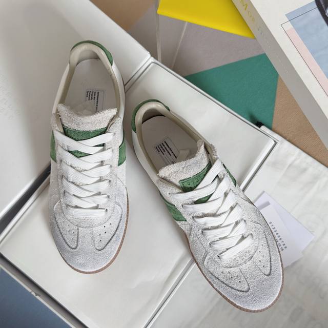 顶级版本：情侣款 Maisonmargiela Mm6 马吉拉 情侣款 德训鞋 休闲 运动鞋 原版购入开发 做货 鬼才设计师品牌，一个轻奢品牌 这一款德国训练鞋