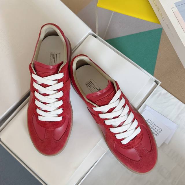 顶级版本：情侣款 Maisonmargiela Mm6 马吉拉 情侣款 德训鞋 休闲 运动鞋 原版购入开发 做货 鬼才设计师品牌，一个轻奢品牌 这一款德国训练鞋
