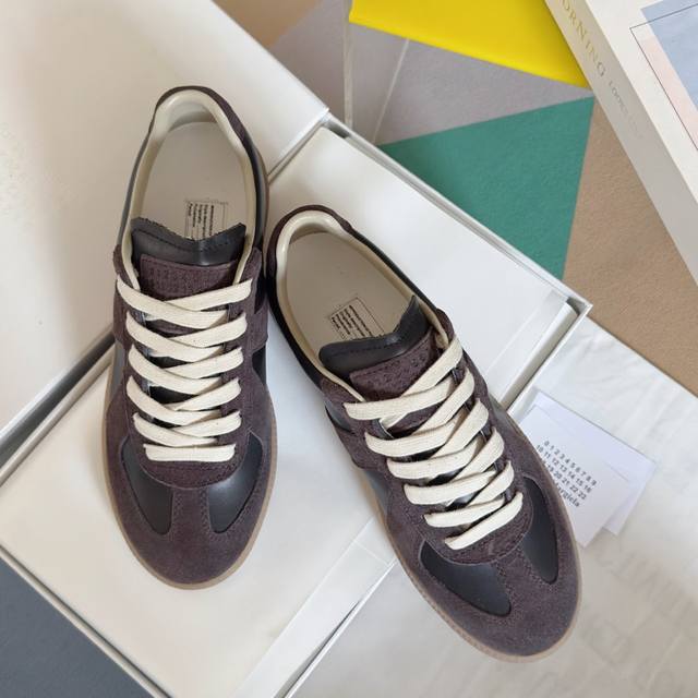 顶级版本：情侣款 Maisonmargiela Mm6 马吉拉 情侣款 德训鞋 休闲 运动鞋 原版购入开发 做货 鬼才设计师品牌，一个轻奢品牌 这一款德国训练鞋