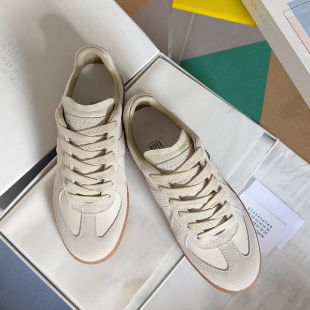 顶级版本：情侣款 Maisonmargiela Mm6 马吉拉 情侣款 德训鞋 休闲 运动鞋 原版购入开发 做货 鬼才设计师品牌，一个轻奢品牌 这一款德国训练鞋
