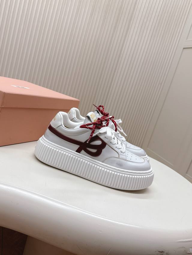 Miumiu丨缪缪 2025 新款 厚底 复古风 休闲 饼干 松糕 运动鞋 颜值担当火爆款脏脏鞋 不得不入的一款～做旧时尚，简约高级 随意搭配上脚非常舒适，年度