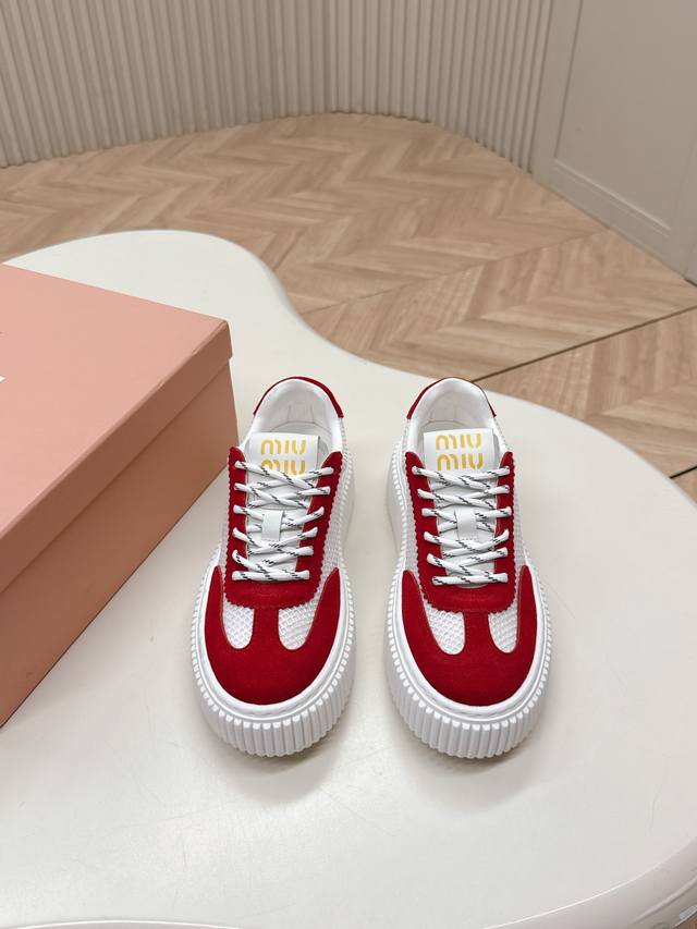 Miumiu丨缪缪 2025 新款 厚底 复古风 休闲 饼干 松糕 运动鞋 颜值担当火爆款脏脏鞋 不得不入的一款～做旧时尚，简约高级 随意搭配上脚非常舒适，年度