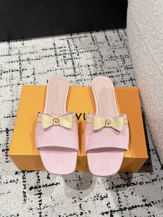 村上隆 Takashi Murakami X Louis Vuitton 25 6Am 方头露趾一字拖 很难不怀疑是不是借鉴了唐朝的唐三彩作为基础，创新成Lv经