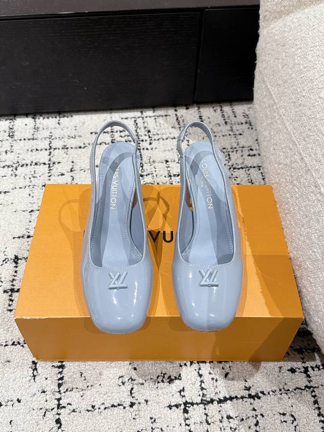 Louis Vuitton 25 Swing最新 粗跟玛丽珍涼鞋 简约精致，高级感满满，尽显优雅气质～ 上脚超好看，拉满了夏日美鞋绝绝子啊 鞋面：进口牛皮 漆皮