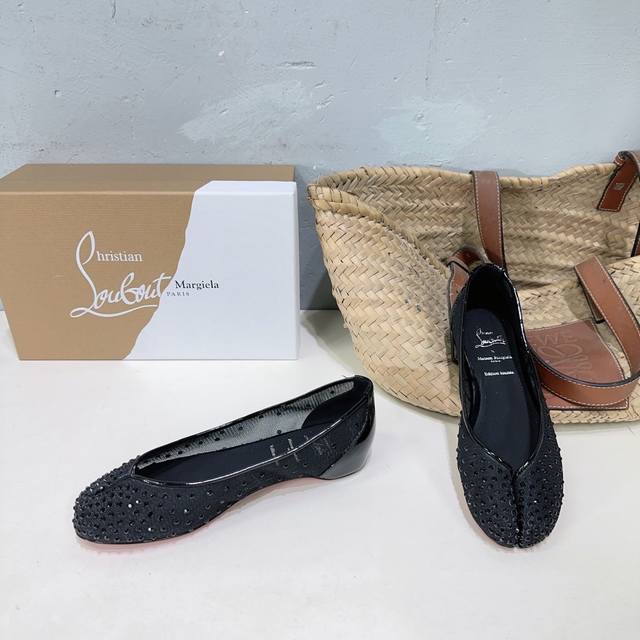 高品质出厂 ！小众潮牌70春夏Mm6马吉拉联名Cl红底鞋 Tabi分趾平底网纱烫钻单鞋！ Maison Margiela 与 Christian Loubout