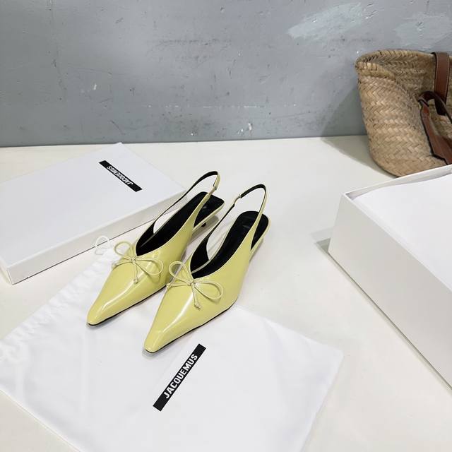 高品质出厂 ！小众潮牌Jacquemus 25春夏新款简易蝴蝶结尖头小猫跟后空凉鞋！ 小方头搭配蝴蝶结设计 新颖时尚大方，性感不失优雅，很显脚部线条，附有骨感美