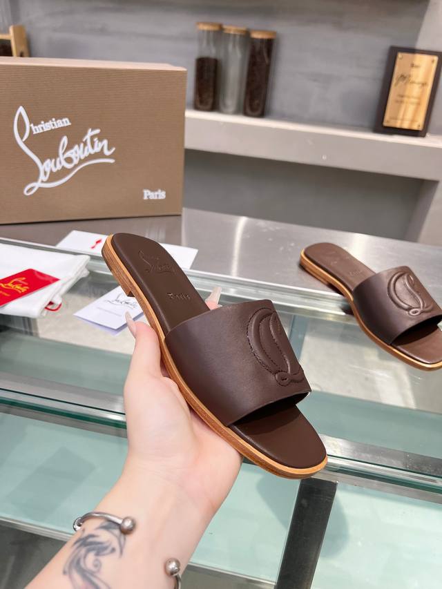 Christianlouboutin路铂廷 Cl红底鞋‖ 全球限量！来自拉斯维加斯的祝福灵感来自拉斯维加斯的炫彩霓虹 手工制作，精致工艺收藏级作品 绝对吸睛的存