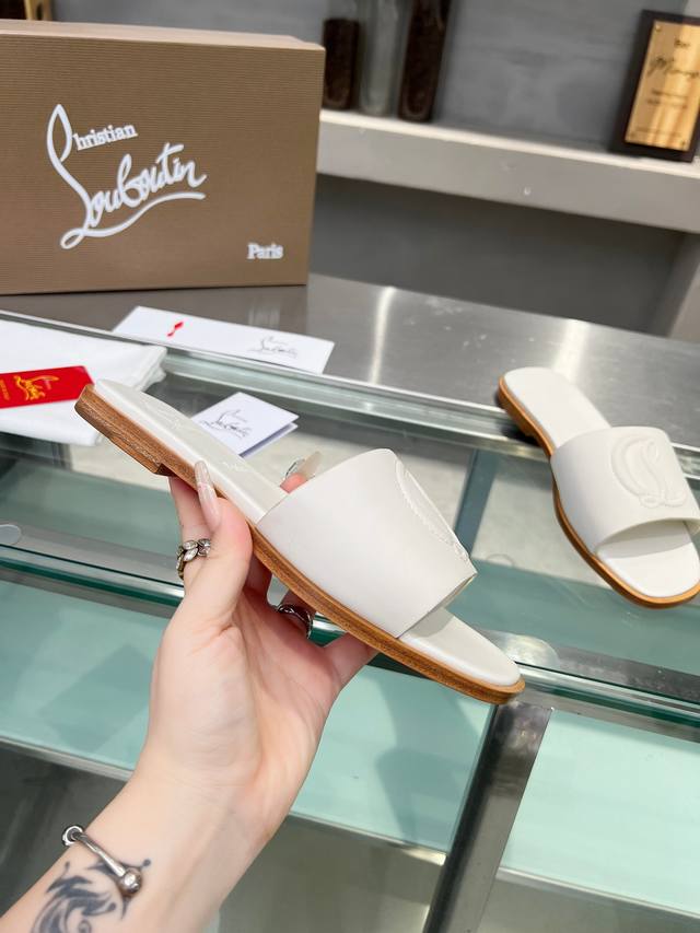 Christianlouboutin路铂廷 Cl红底鞋‖ 全球限量！来自拉斯维加斯的祝福灵感来自拉斯维加斯的炫彩霓虹 手工制作，精致工艺收藏级作品 绝对吸睛的存