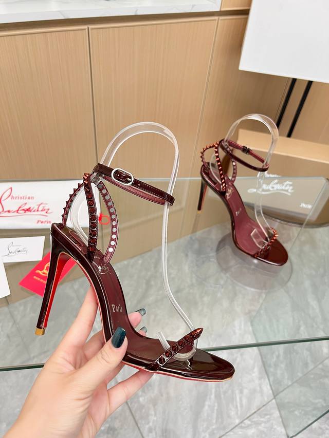 Christianlouboutin路铂廷 Cl红底鞋‖ 全球限量！来自拉斯维加斯的祝福灵感来自拉斯维加斯的炫彩霓虹 手工制作，精致工艺收藏级作品 绝对吸睛的存