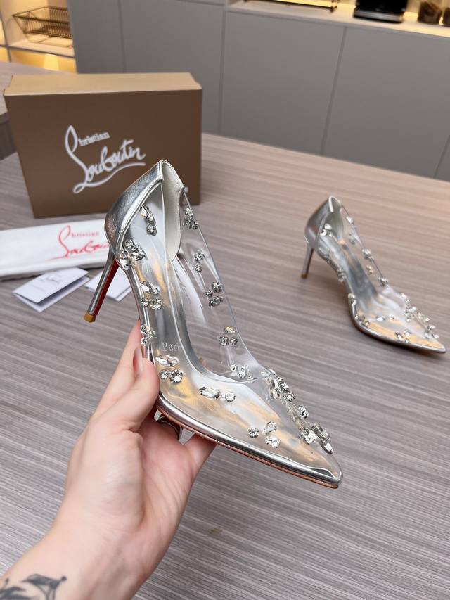 Christianlouboutin路铂廷 Cl红底鞋‖ 全球限量！来自拉斯维加斯的祝福灵感来自拉斯维加斯的炫彩霓虹 手工制作，精致工艺收藏级作品 绝对吸睛的存
