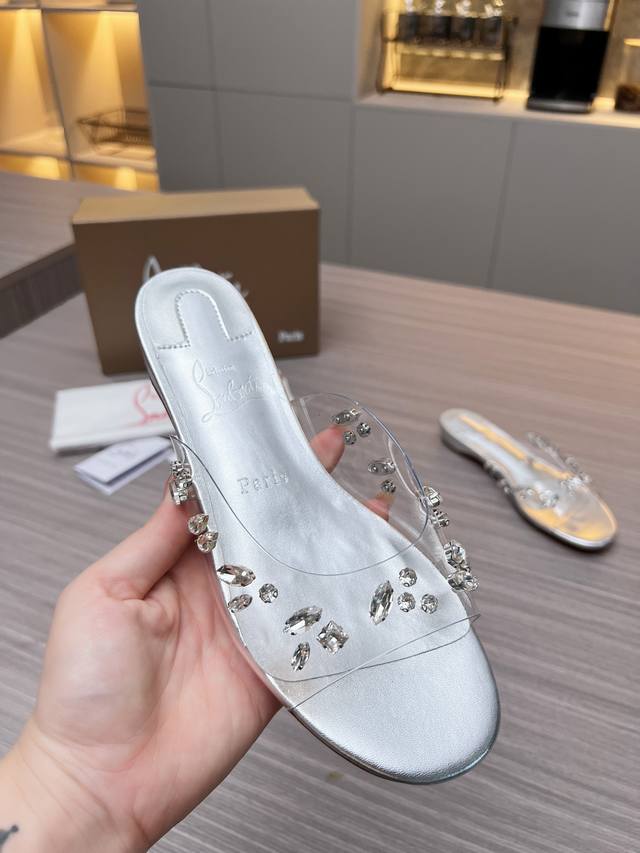 Christianlouboutin路铂廷 Cl红底鞋‖ 全球限量！来自拉斯维加斯的祝福灵感来自拉斯维加斯的炫彩霓虹 手工制作，精致工艺收藏级作品 绝对吸睛的存