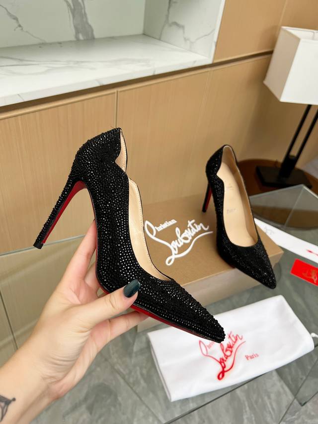 Christianlouboutin路铂廷 Cl红底鞋‖ 全球限量！来自拉斯维加斯的祝福灵感来自拉斯维加斯的炫彩霓虹 手工制作，精致工艺收藏级作品 绝对吸睛的存