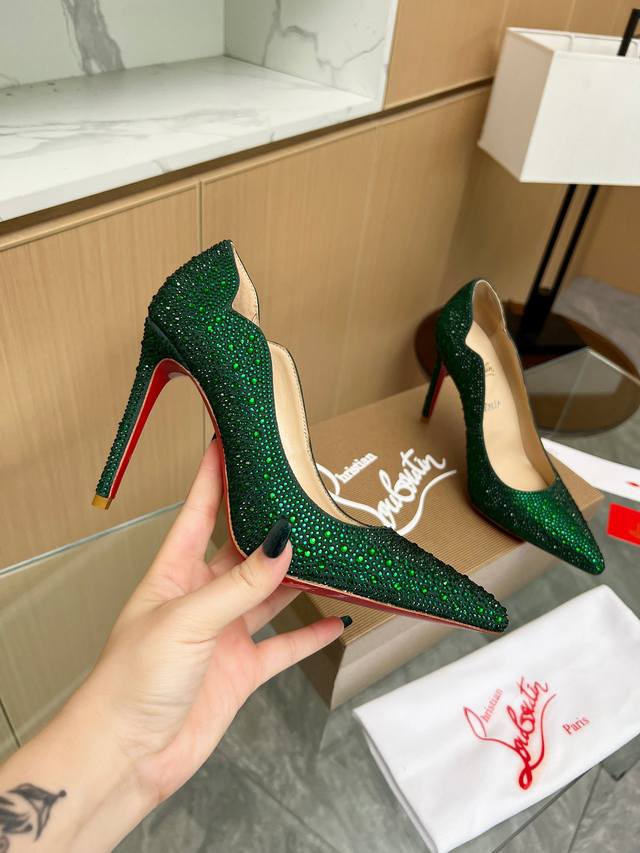 Christianlouboutin路铂廷 Cl红底鞋‖ 全球限量！来自拉斯维加斯的祝福灵感来自拉斯维加斯的炫彩霓虹 手工制作，精致工艺收藏级作品 绝对吸睛的存