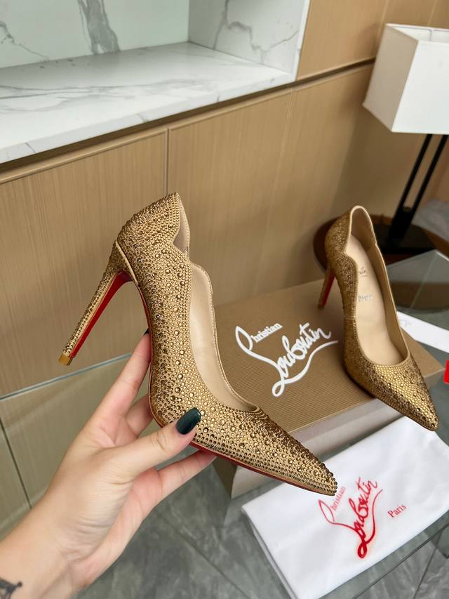 Christianlouboutin路铂廷 Cl红底鞋‖ 全球限量！来自拉斯维加斯的祝福灵感来自拉斯维加斯的炫彩霓虹 手工制作，精致工艺收藏级作品 绝对吸睛的存