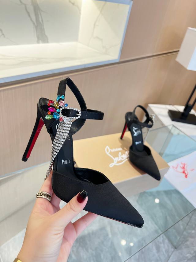 Christianlouboutin路铂廷 Cl红底鞋‖ 全球限量！来自拉斯维加斯的祝福灵感来自拉斯维加斯的炫彩霓虹 手工制作，精致工艺收藏级作品 绝对吸睛的存