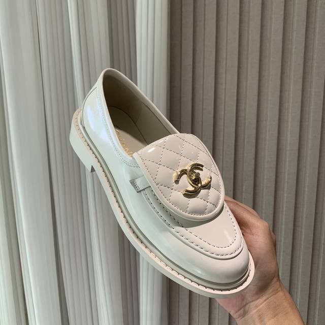 官网同步高版本更新，Chanel 香奈儿早春新款顶级秋鞋单鞋系列__________________ 春季香家必备爆款，女神系列，拥有香家特色优雅名媛气质，超级