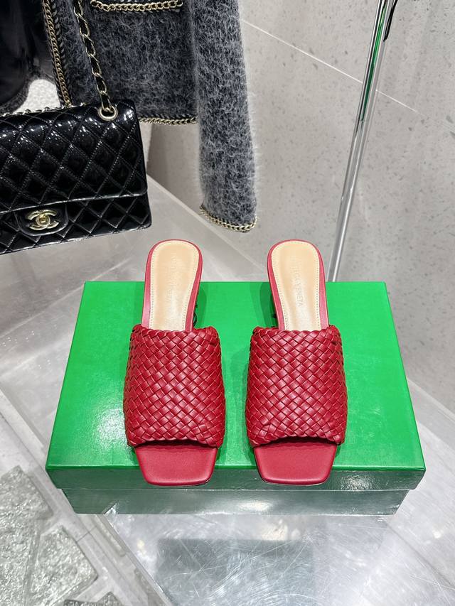 代购级 Bottega Veneta 2025春夏新款手工编织 Bv Knot系列金属跟拖鞋高跟单品~这款方头拖鞋简直Bv最新天花板啦 金属麻花跟 为了稳固耐穿