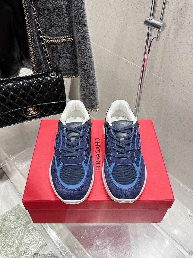 顶级版本 男款 Ferragamo菲拉格慕 最新Gancini系列 厚底 休闲 运动鞋 原版购入开发 做货 这款都市风格休闲鞋大胆融合多种面料，巧妙运用高科技网