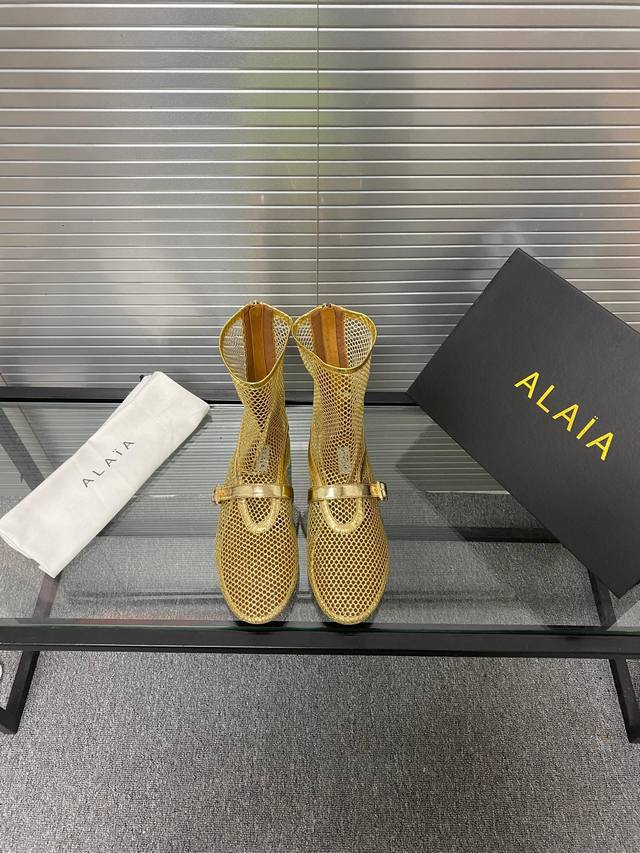 Alaia 夏季新款平底网面靴凉靴 原版购入法国一线奢侈品牌Alaia 阿莱亚24Ss法式仙女芭蕾舞平底跳舞鞋，Alaia品牌源自其创始人，Azzedine A