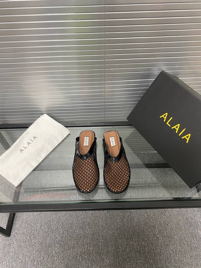 网纱半拖款！！！ Alaia 走秀款平底芭蕾舞平底单鞋！ 甜酷芭蕾风，人气超高的一款芭蕾舞鞋，浪漫又迷人舒适百搭。 原版订制牛皮施华钻 面料， 羊皮内里，私模橡