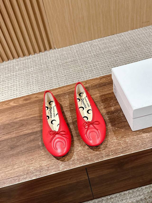 丽派朵联名马林塞尔春夏新款月亮芭蕾鞋 法国设计师品牌和法国芭蕾高级时装品牌携手推出全新合作系列！两个品牌以Repett*经典鞋型Lilouh和Camille为蓝
