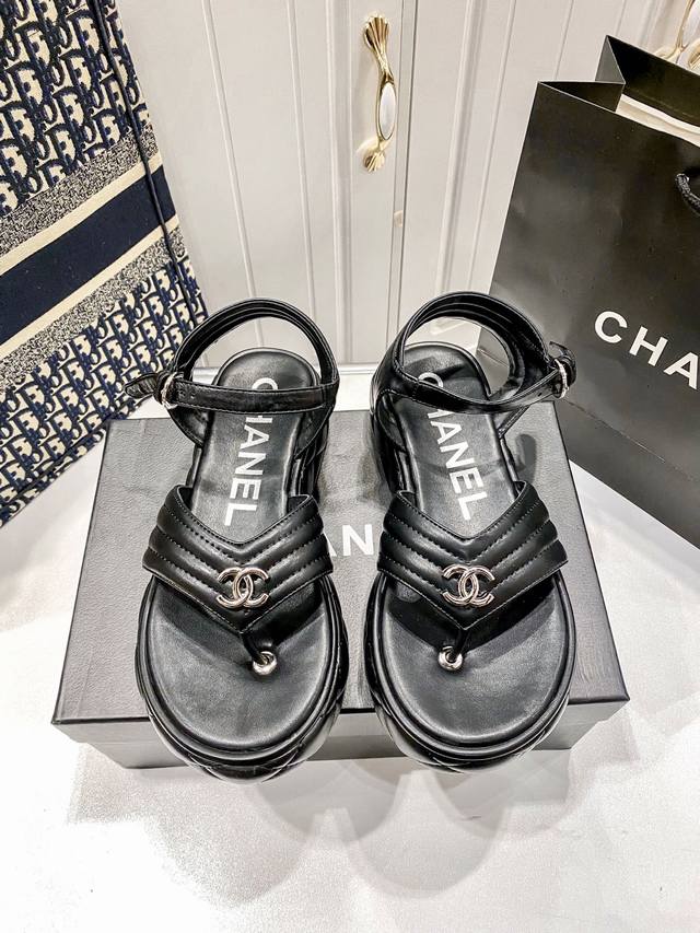 橙子出厂价P Chanel 香奈儿春夏新款 菱格厚底夹脚凉鞋 小红书早春推荐 小香风25Ss 顶奢新品 厚底凉鞋 码数：35-40