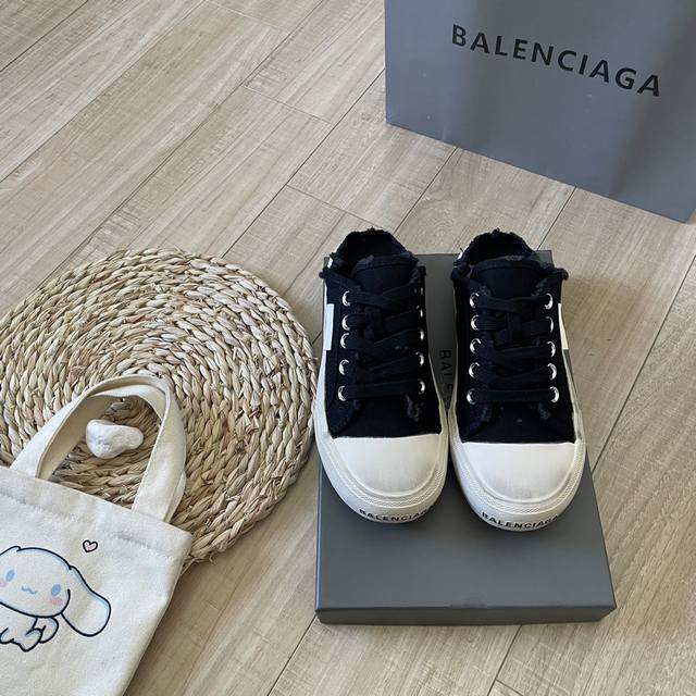 出厂： 半拖 Balenciaga 巴黎世家2025顶级专柜 全新Paris休闲帆布鞋 复古做旧风格 以崭新视角演绎“中古风” 专柜同步 明星穿搭 原版开模 代