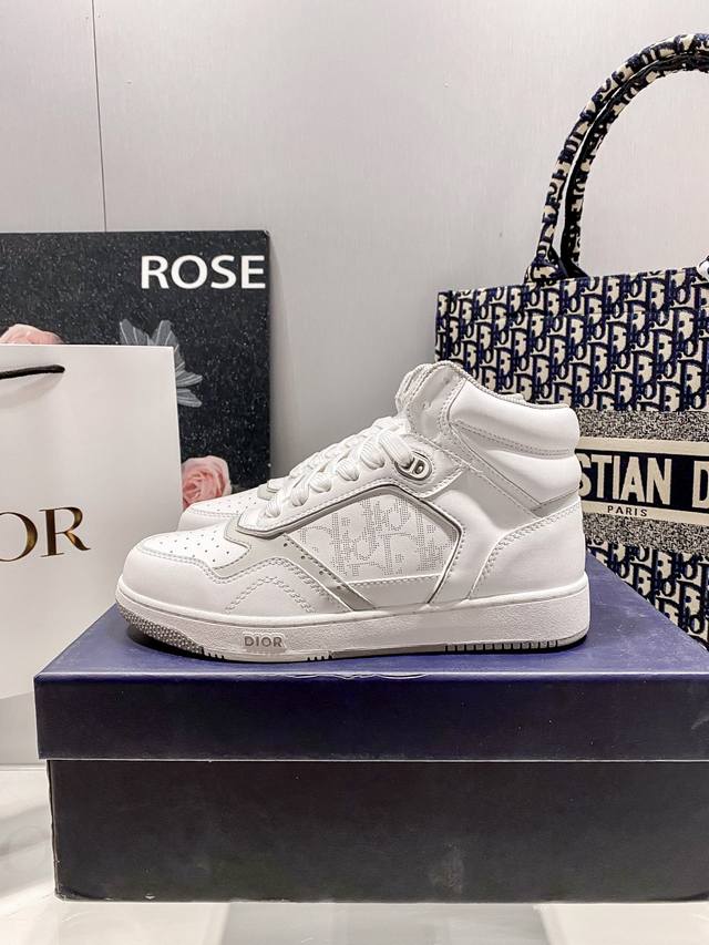 橙子出厂价P ，男码+10 Dior 迪奥 B27系列 运动鞋 滑板鞋 休闲鞋 情侣款 高帮# 这款运动鞋是该系列新品，延续经典款式。“Cd Icon”造型的鞋