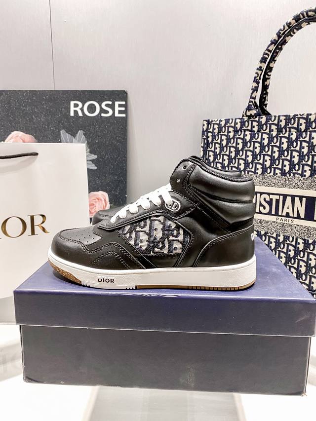 橙子出厂价P ，男码+10 Dior 迪奥 B27系列 运动鞋 滑板鞋 休闲鞋 情侣款 高帮# 这款运动鞋是该系列新品，延续经典款式。“Cd Icon”造型的鞋