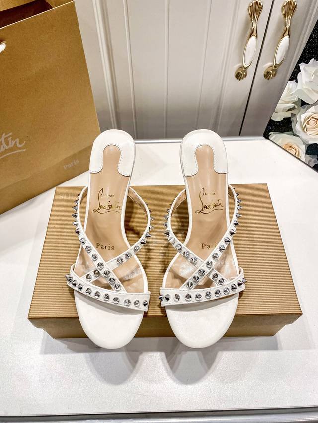 橙子出厂价P Christianlouboutin 春夏新款 Cl红底鞋 铆钉交叉带高跟凉鞋 高跟拖鞋 跟高：8Cm、10Cm 码数：34-42