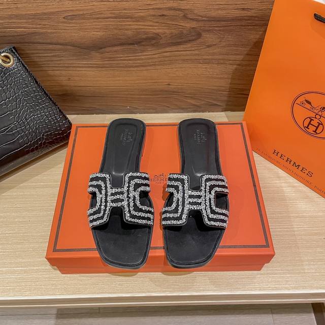 出厂： Hermes 爱马仕 夏季经典水钻H拖 平底拖鞋 旅游度假沙滩凉拖 码数：35-42