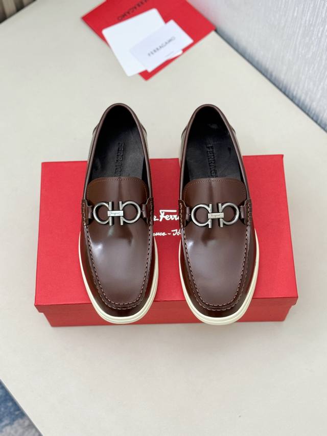 Ferragamo 码数:38~44 45订做不退换 Ferragam菲拉格慕新款男士驾车豆豆鞋，面料采用全进口牛皮，看得见的质感，重工车线，内里本染小牛皮，标
