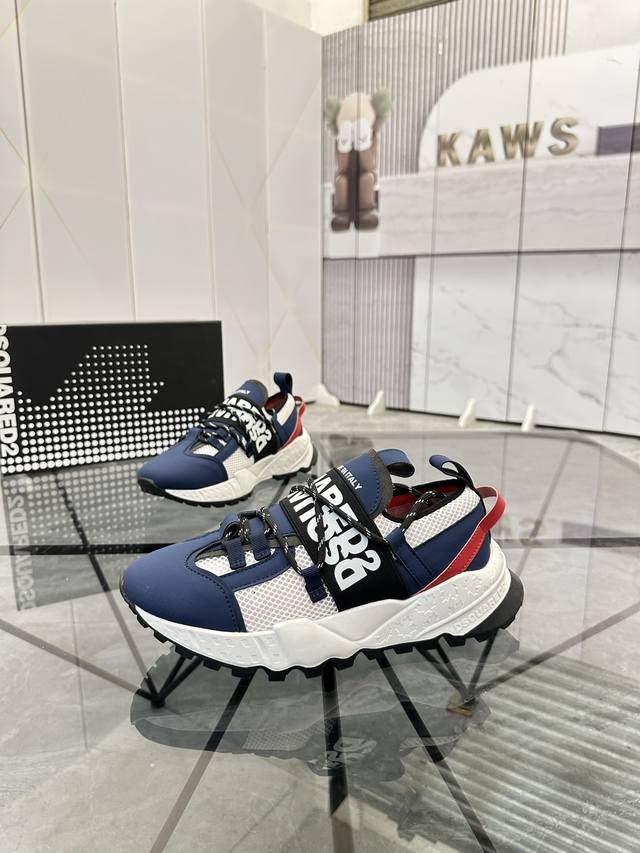 售 价: 商品商标：Dsquard D2次方* 低帮休闲鞋 正码码数: 38-45 可订做46. 商品材料：鞋面进口牛皮拼接原版材料，透气内里，原版大底。 编