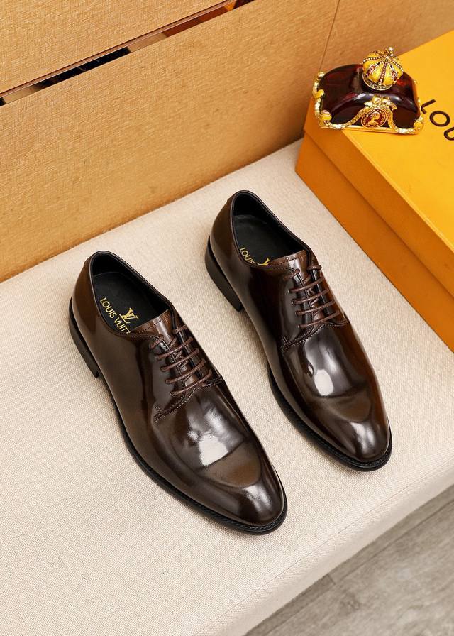 商品商标：Louis Vuitton 路易威登 商务皮鞋 正码码数: 39-44 38.45.46订制 商品材料：精选 进口头层开边珠牛皮鞋面，进口头层牛皮内里