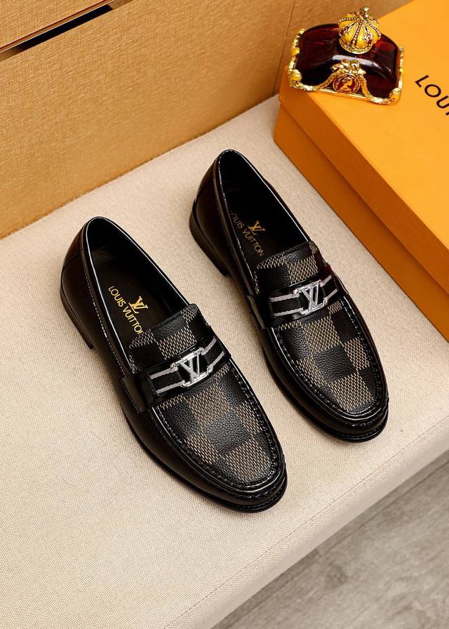 商品商标：Louis Vuitton 路易威登 休闲皮鞋 正码码数: 39-44 38.45.46订制 商品材料：精选 进口头层小牛皮印花鞋面+奢华五金扣，进口