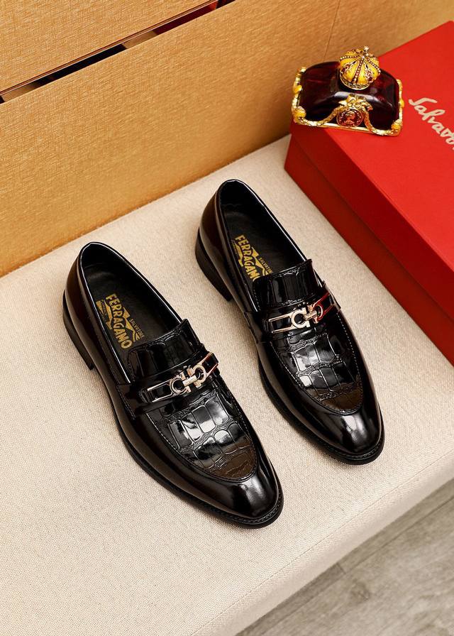 商品商标：Ferragamo 菲拉格慕 休闲皮鞋 正码码数: 39-44 38.45.46订制 商品材料：精选 进口头层开边珠牛皮压花鞋面+奢华五金扣，进口水染