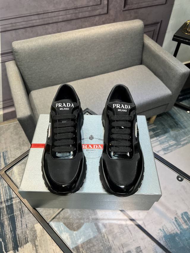 Prada 普拉达 休闲鞋 正码码数: 38-44 45可定做 商品材料：精选 牛皮材质，真皮内里 原版大底
