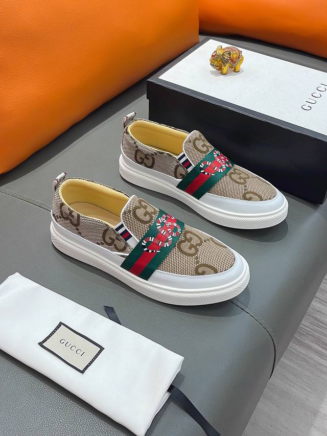 商品名称：Gucci 古驰 实价： 正规码数: 38-44 套脚鞋 商品材料：精选 牛皮鞋面，柔软羊皮内里；原厂大底。