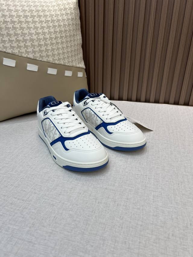 东莞代购级 官网同步飞机盒包装 顶级版本经典B27系列Dior 迪奥休闲运动板鞋 入秋首选 潮人必备人手一双毫不夸张 #Dior欧式穿搭N多网红打卡，低饱和色调