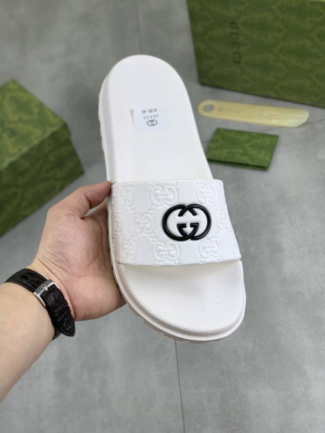 调工厂P价 男装男鞋 运动原单 Gucci 古奇蛇年新款休闲拖鞋，原版官网、完美做工 透射出一种尊贵奢华，于古奇高端超凡工艺中升华其奢侈定义。原版古奇双G组合大